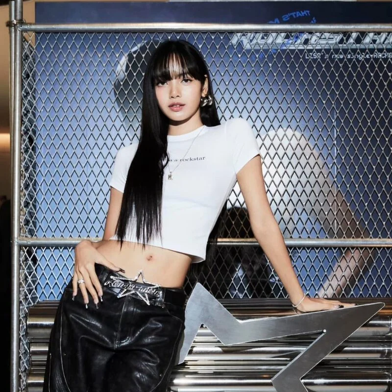 lisa blackpink Panggung Dunia panampilan yang mempesona