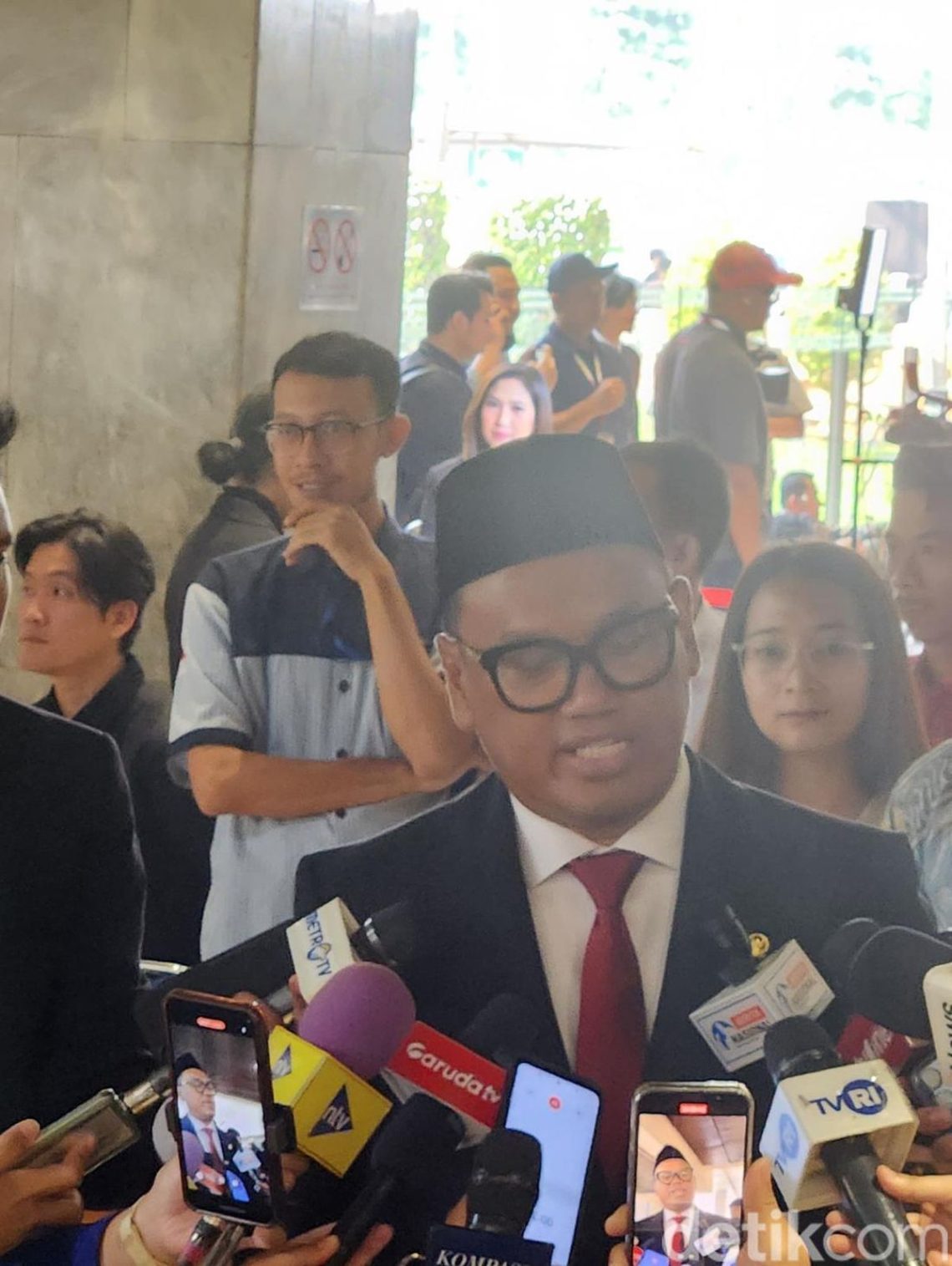 uya kuya anggota artis jadi dewan dpr