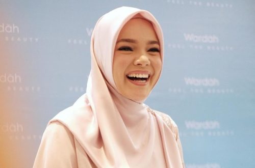 Dewi Sandra Ikon Modest Fashion Indonesia