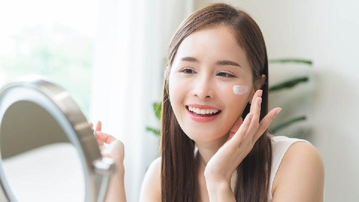 Tips Kecantikan Terbaru yang Jadi Perbincangan: 8 Tren Viral 2025 yang Wajib Dicoba