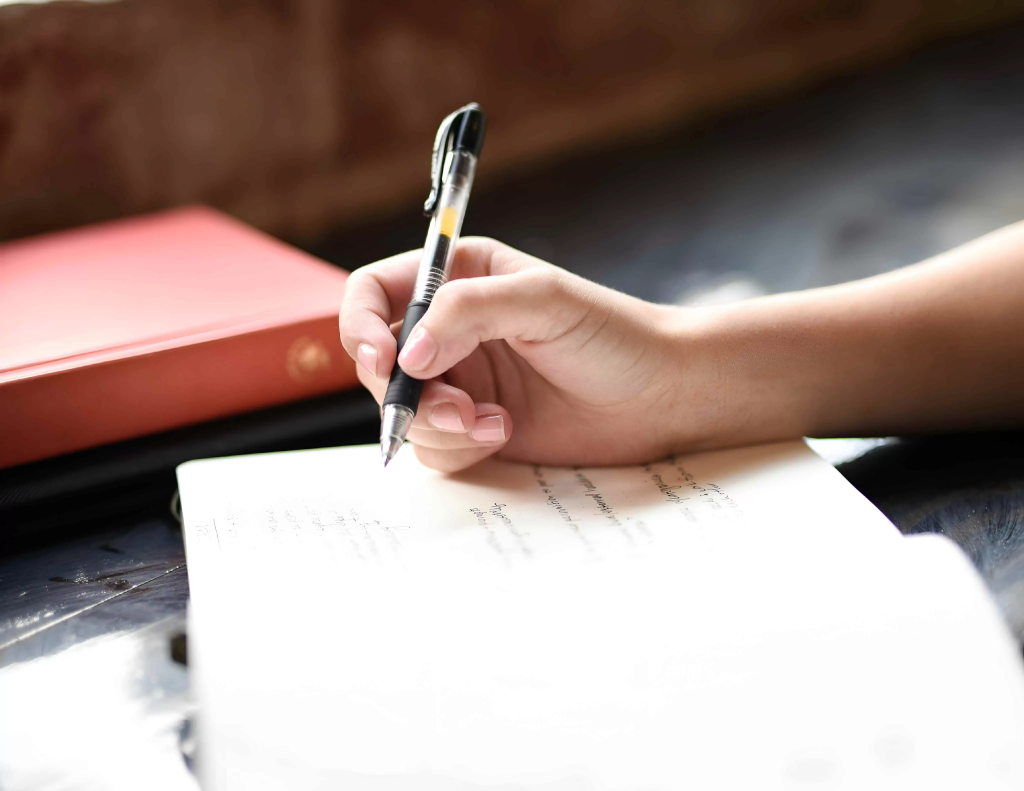 Gaya Cozy Girl Winter 2025: Oversize Knit, Hot Cocoa & Journaling Anti Burnout Gen Z