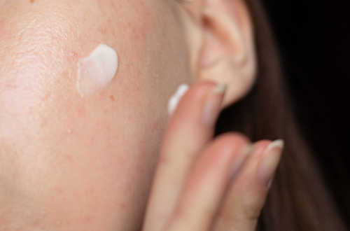 Jerawat Dewasa 2025: 7 Ingredient Terbukti Ampuh untuk Kulit Lebih Bersih & Glowing