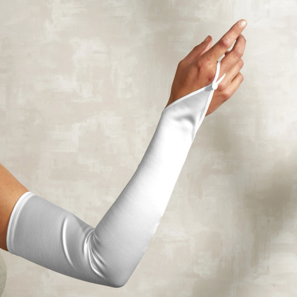 10 Tren Fashion Januari 2026: Opera Gloves & Puffer