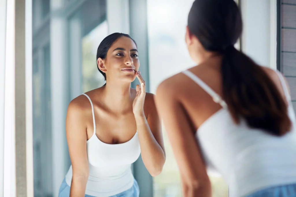 Bukan Banyak Produk, Slow Beauty Justru Bikin Kulitmu Glowing Lebih Alami