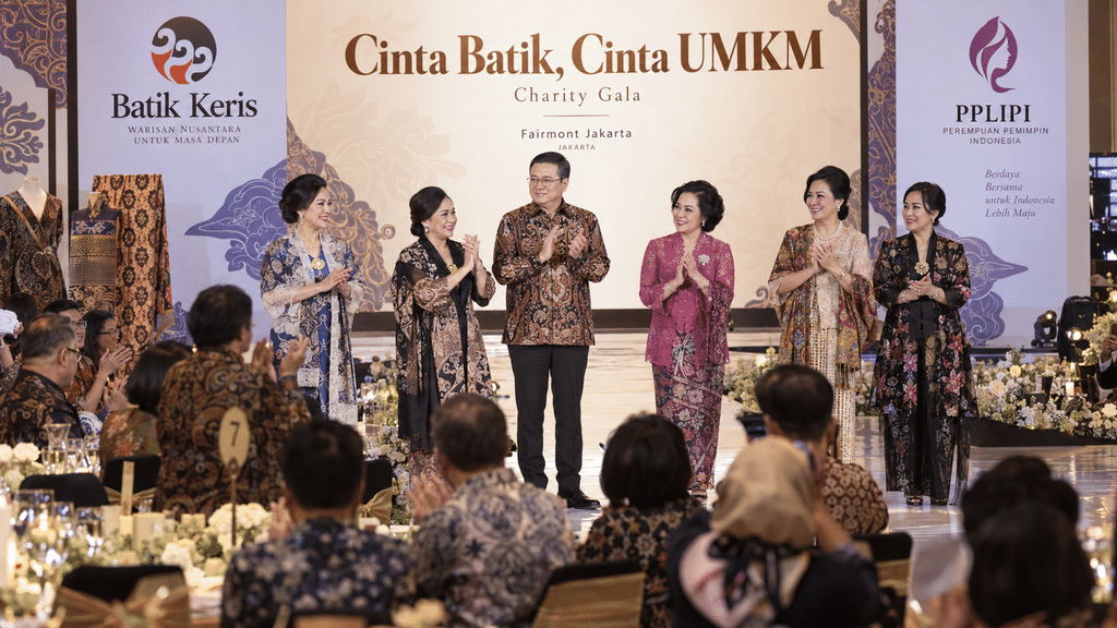 Batik Keris Rona Rempah Ternyata Terinspirasi Cengkeh dan Kunyit 3 Suasana peragaan busana amal PPLIPI Cinta Batik Cinta UMKM di ballroom Fairmont Jakarta.